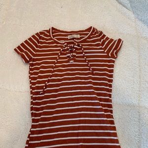 Hollister cross cross tee